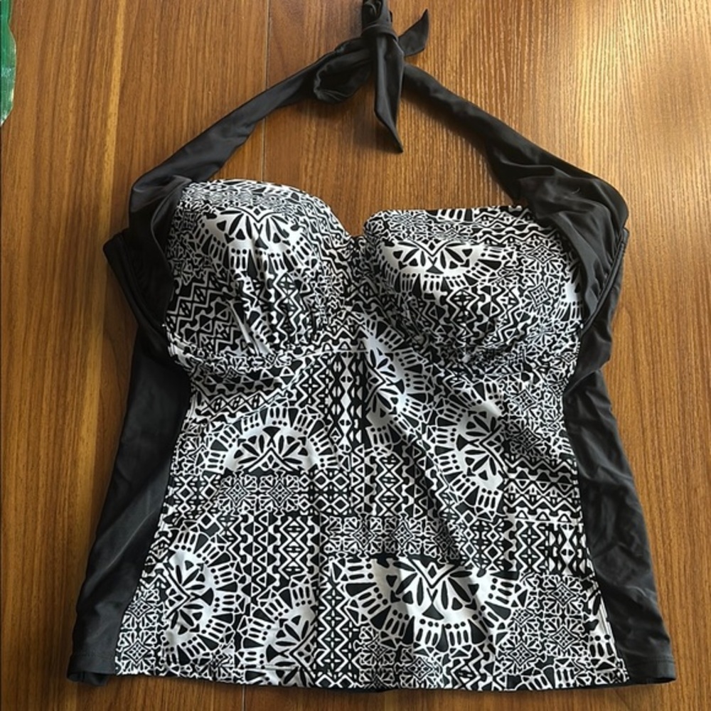 EUC Wire Support Catalina Black Halter Swim Top Size 1X (16W) 🦖🦖